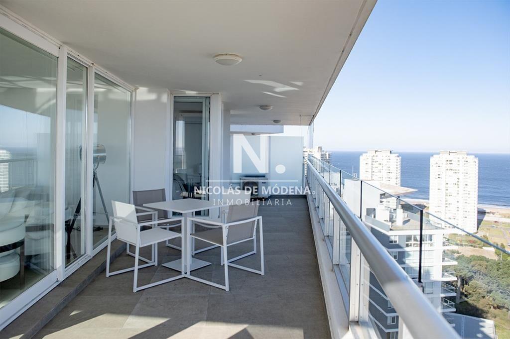 En venta apartamento de 3 suites en Punta del Este