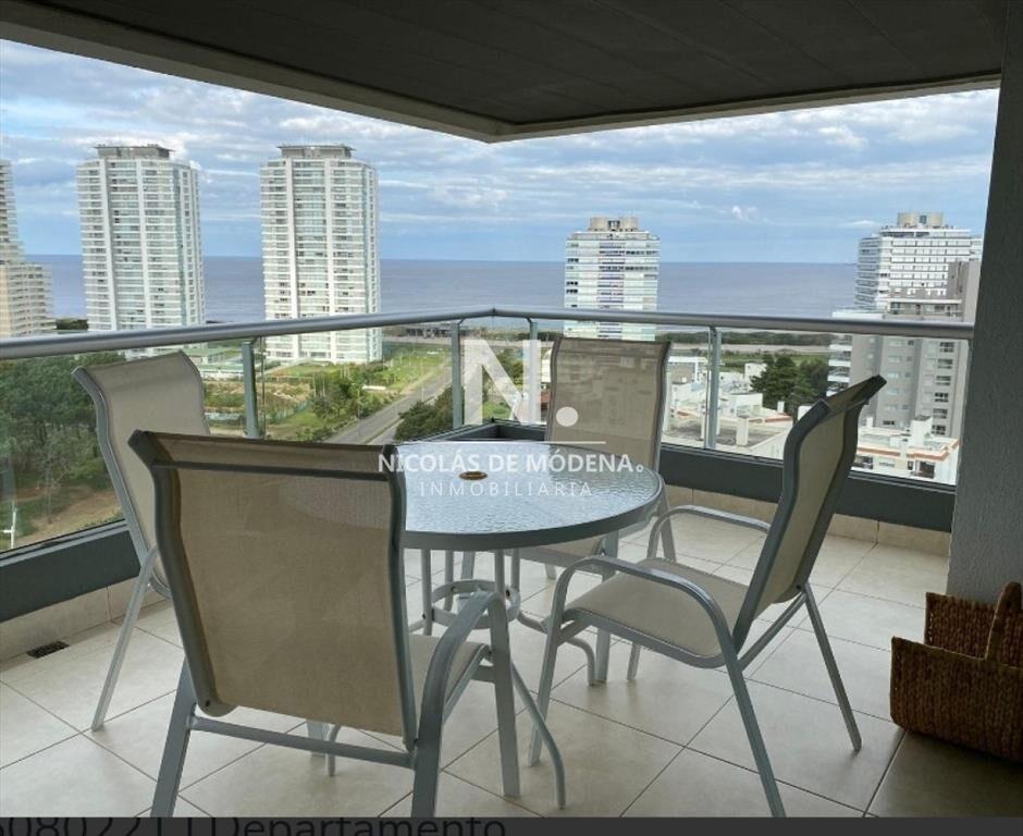 Vende en Playa Brava, Apartamento de 3 dormitorios, con vis