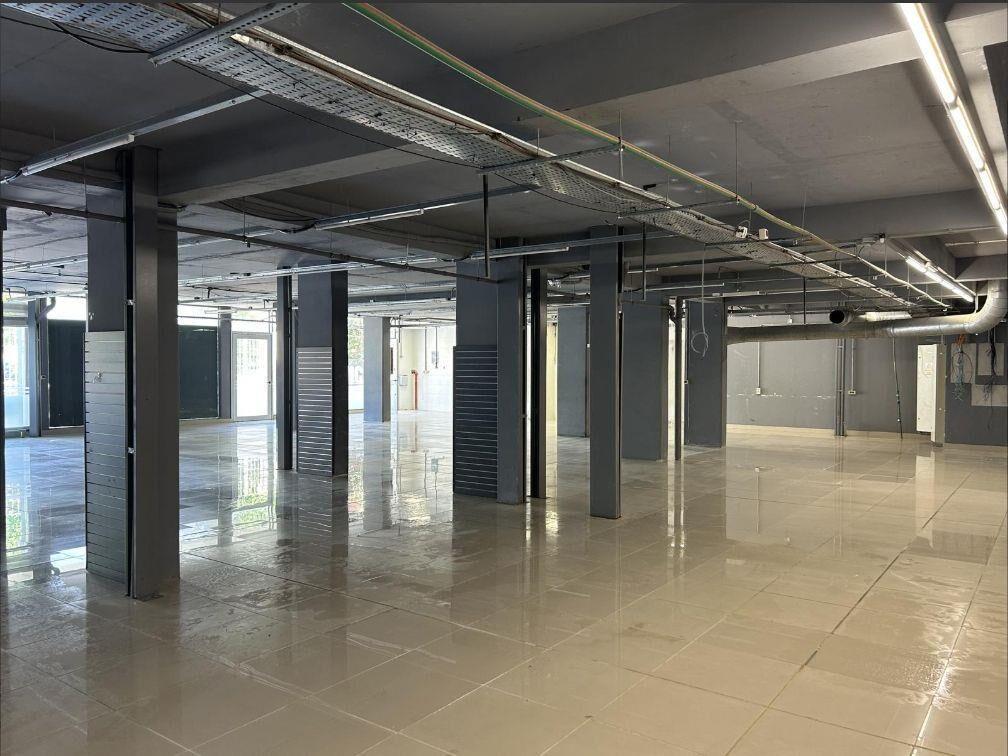 Alquiler importante local comercial en Malvín - e-tower S...