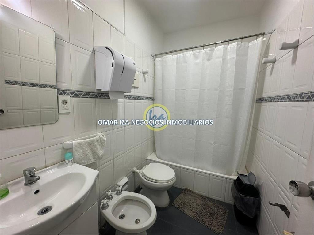 Venta local comercial, depósito o terreno en Carrasco Norte