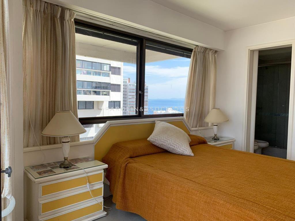 Apartamento en venta de 3 dormitorios en Center,