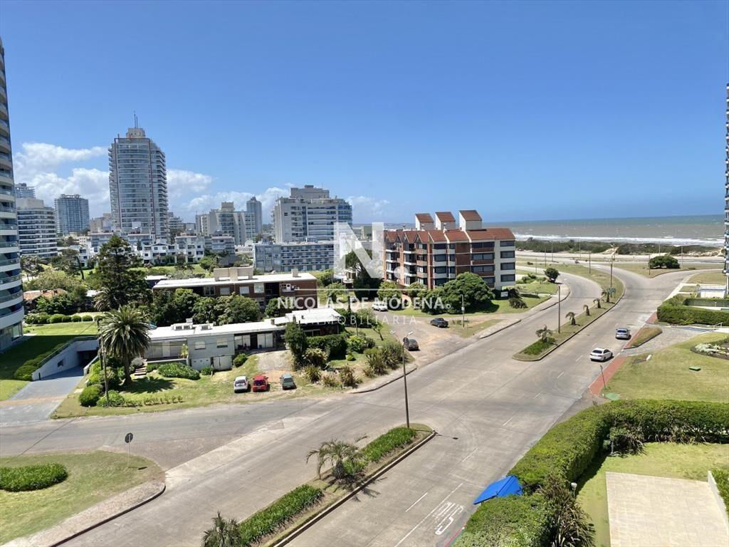 Vende impecable apartamento de 2 dormitorios en Brava - Pun