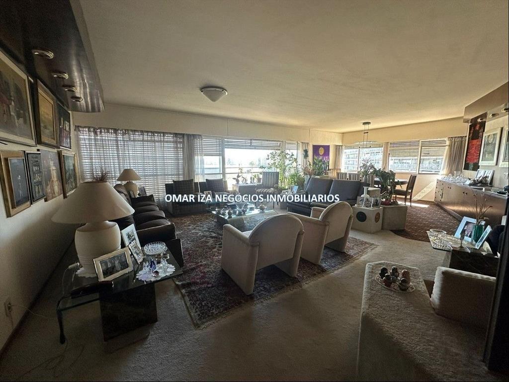 Venta apartamento 4 dormitorios Pocitos, sobre Rambla con e