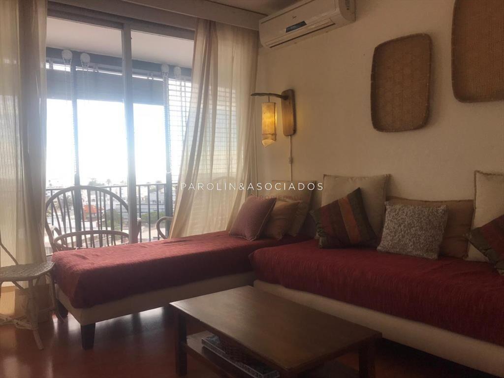 Apartamento en venta en Península vista al mar.