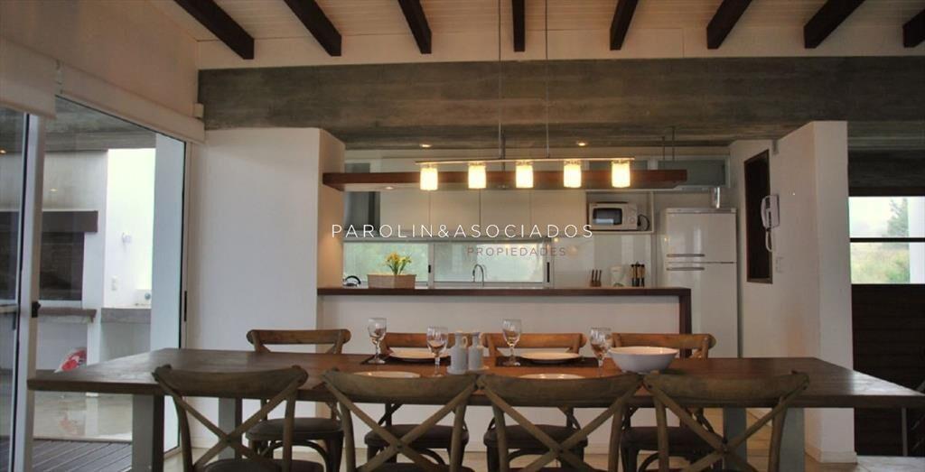 Casa en venta con jardÃn y piscina en El Chorro, Punta del