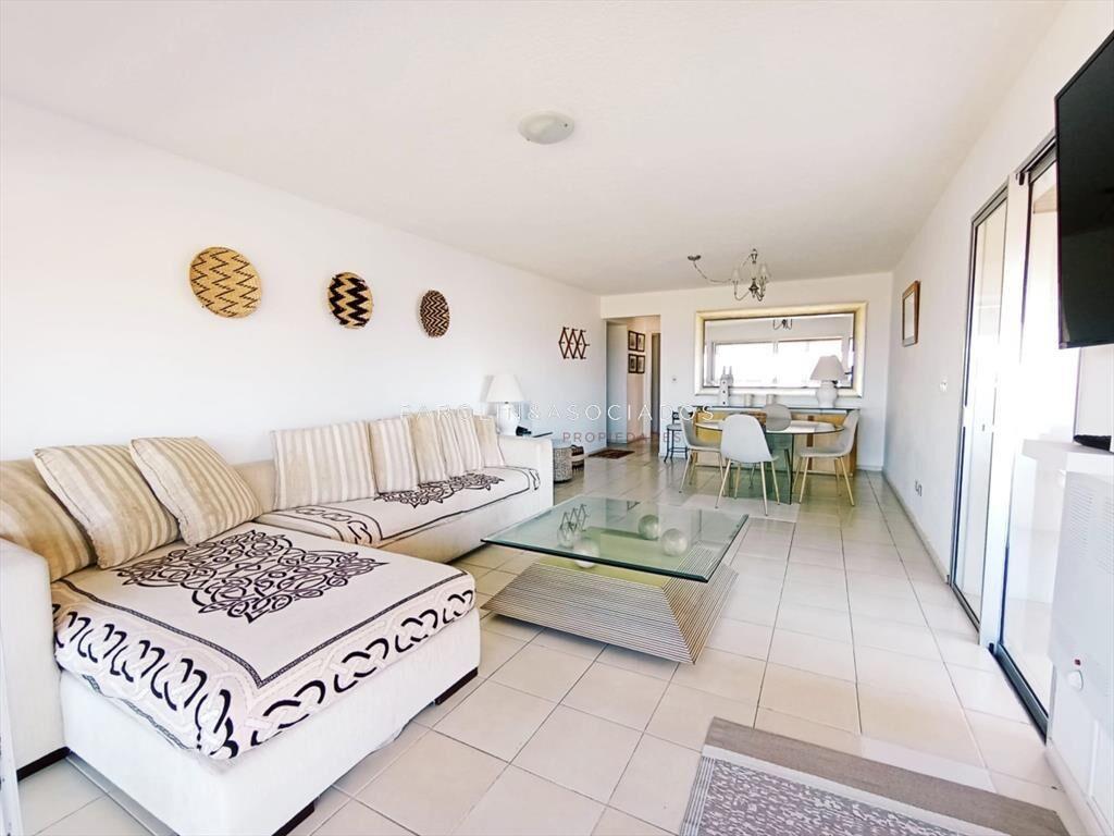 Apartamento de 2 dormitorios y dependencia de en
