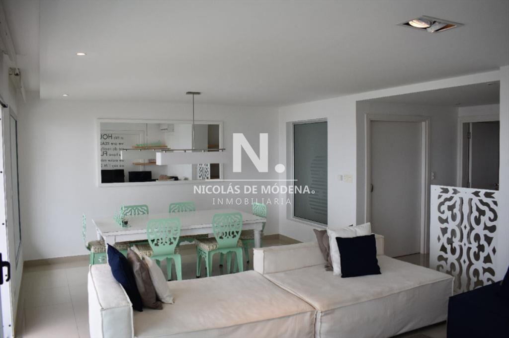 Apartamento de 3 dormitorios en Playa Brava, del