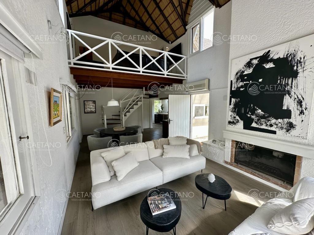 Venta Casa 3 dormitorios + dependencia. RincÃ³n