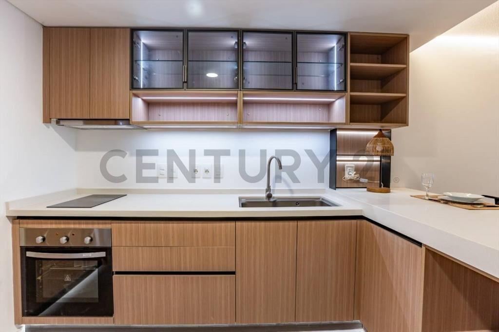 Apartamento con terraza al frente de 2 dormitorios a estr...