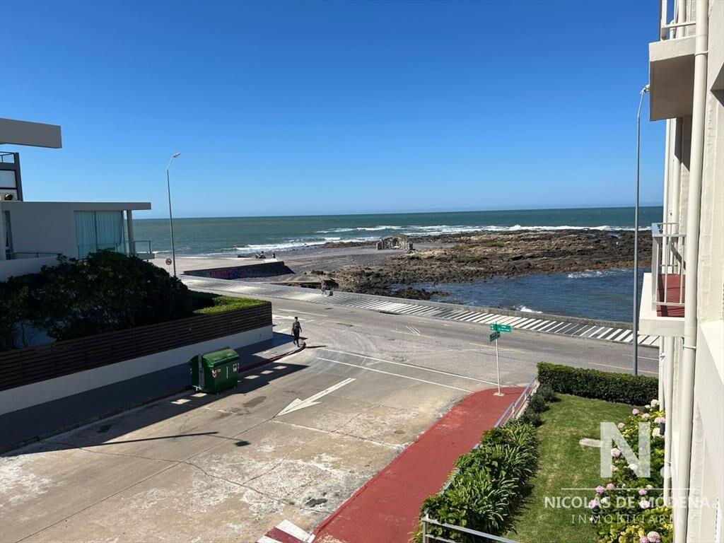 En la Península departamento de 2 dormitorios con vista al