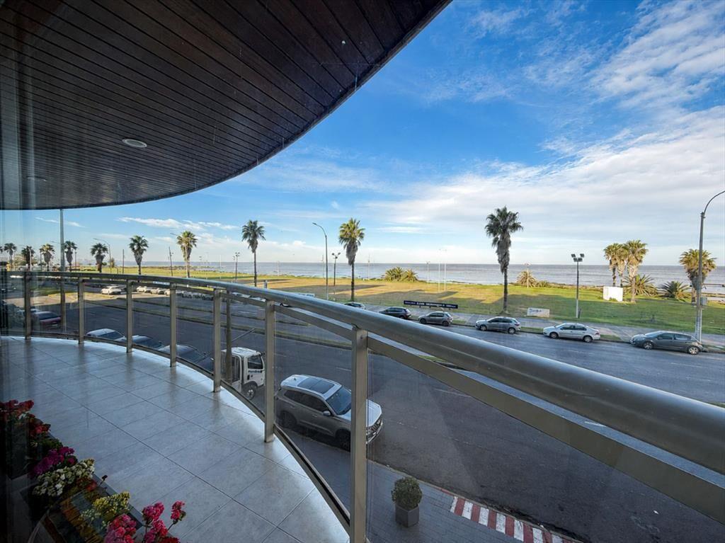 Venta Apartamento Rambla Punta Carretas 4 Dorm