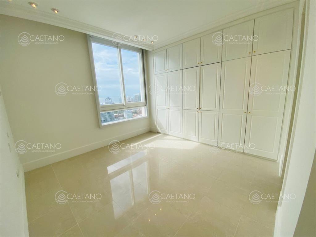 Venta apartamento 4 dormitorios. Playa mansa, del