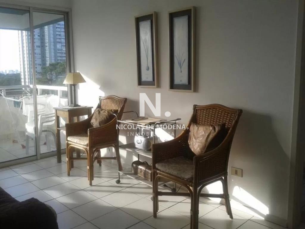 Apartamento de 1 dormitorio en Edificio Leblon ,