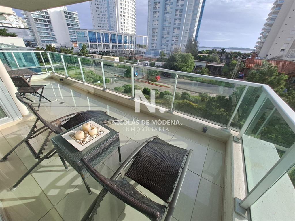 Apartamento en Playa Mansa a la venta 3 con vista
