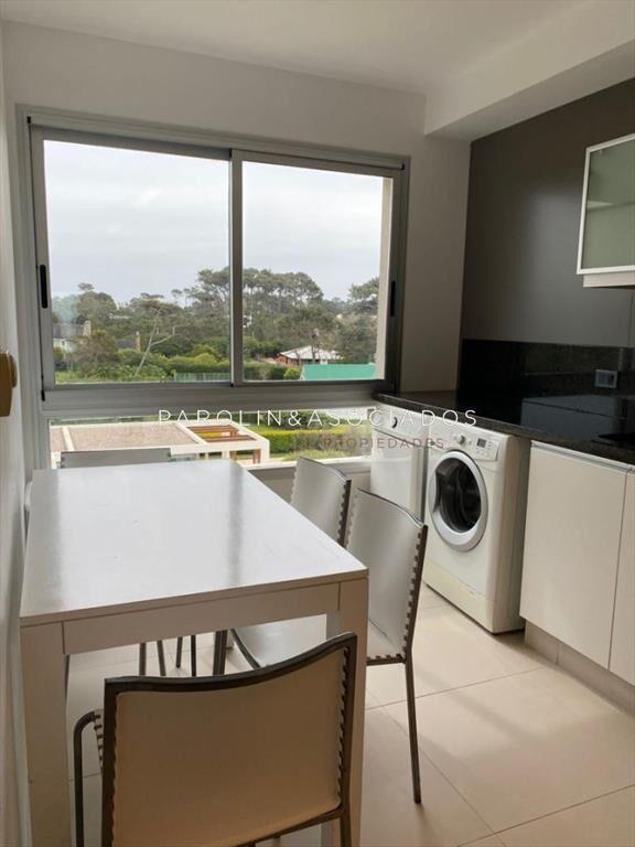 Apartamento 3 suites y dependencia en playa brava