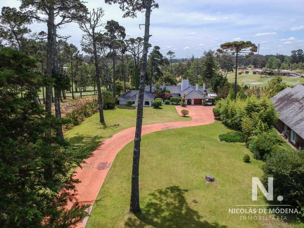Casa en Venta Barrio Golf Punta del Este de Seis Dormitorio