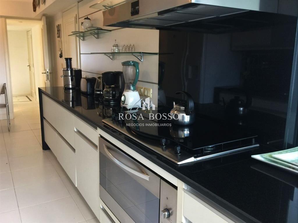 Apartamento en la Brava, para alquiler.