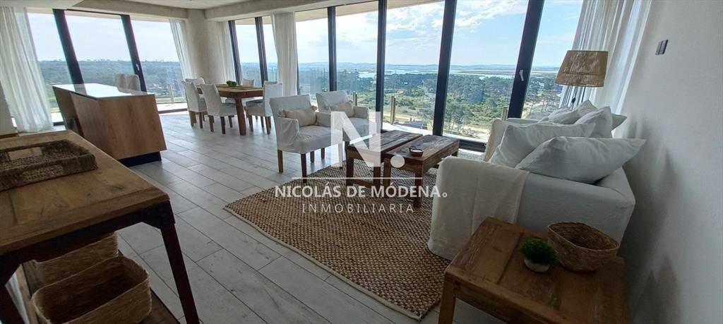 Vende apartamento de 2 dormitorios frente al mar