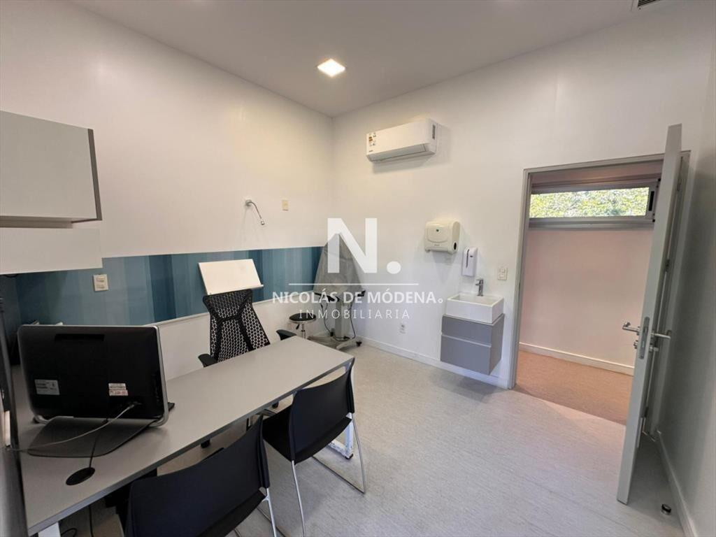 En venta casa tipo clinica en excelente en Punta