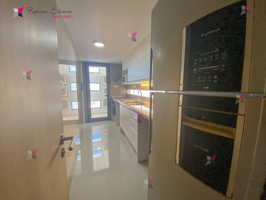 Piso alto en Brava, 2 suites más toilette