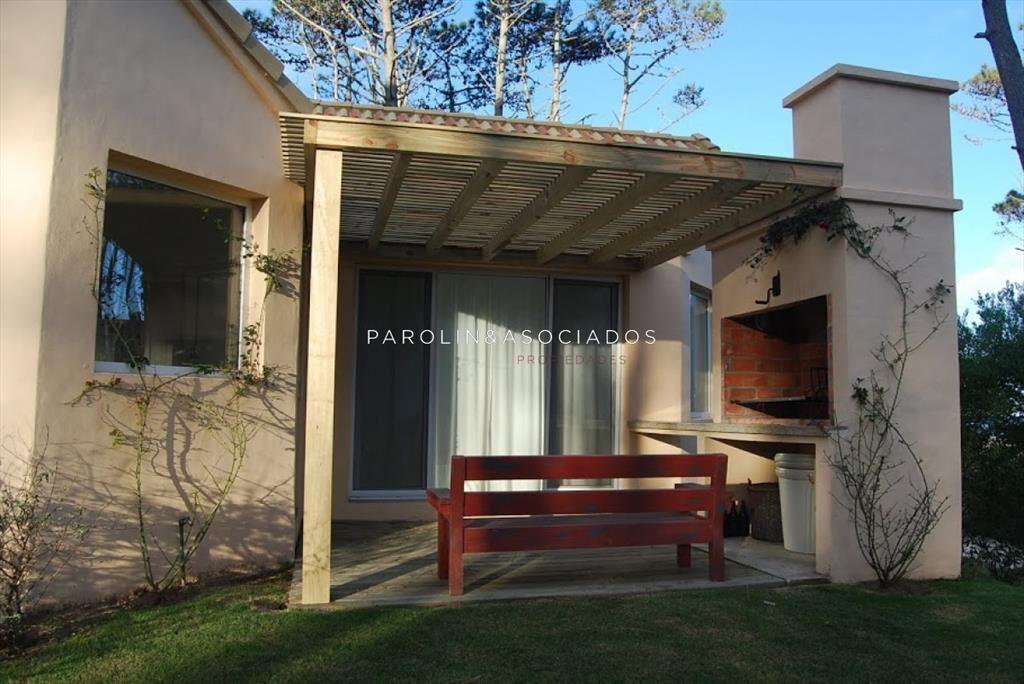 Casa en venta de 4 dormitorios en Laguna Blanca