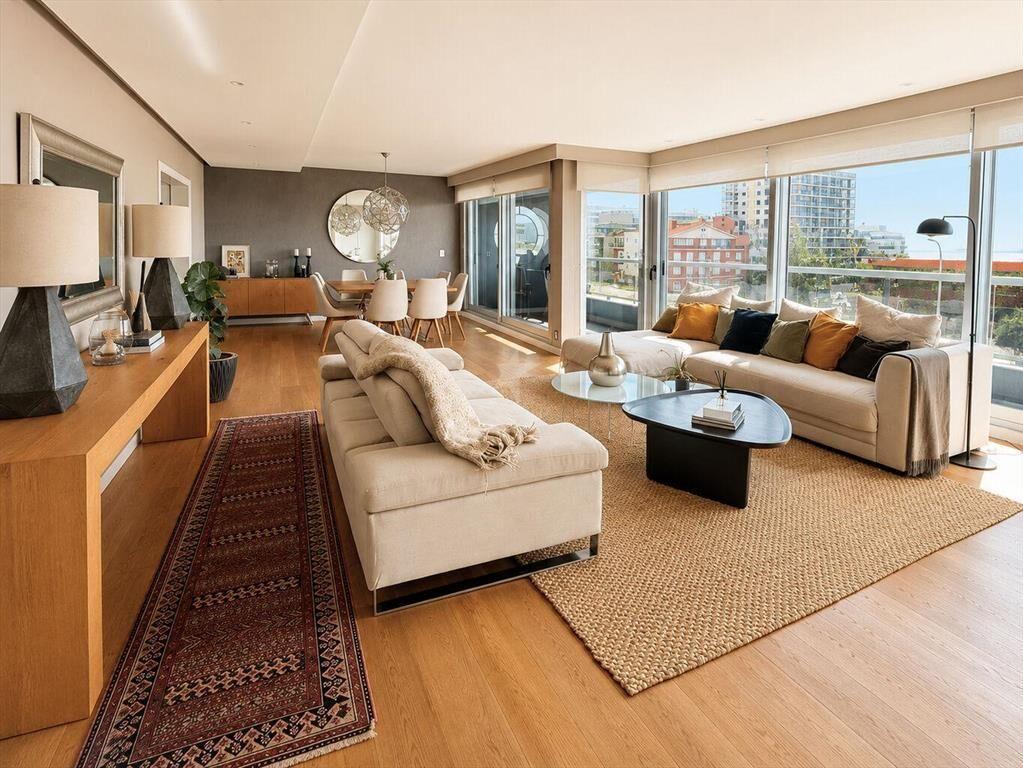 VENTA APTO POCITOS 3 DORM - TERRAZA - GARAJE - SERVICIO