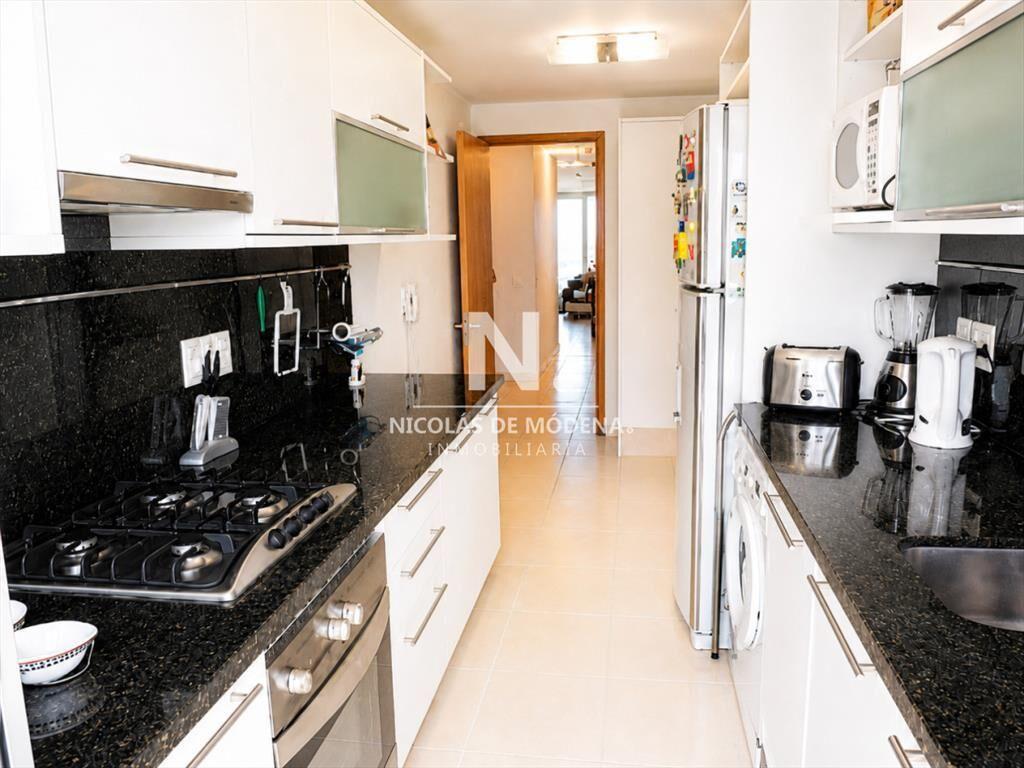 Departamento en venta en Seasons Tower, a metros
