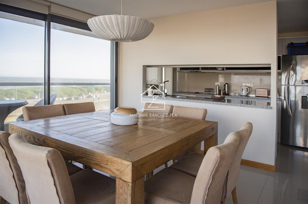 Apartamento Penthouse, frente al mar, playa brava, 3 dormit