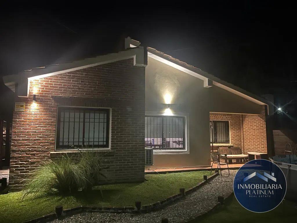 Casa en venta c/ cochera en El Pinar