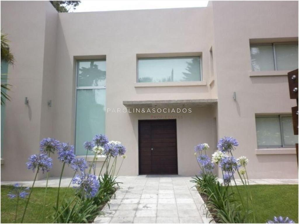 Casa e venta de 4 dormitorios en San Rafael, del