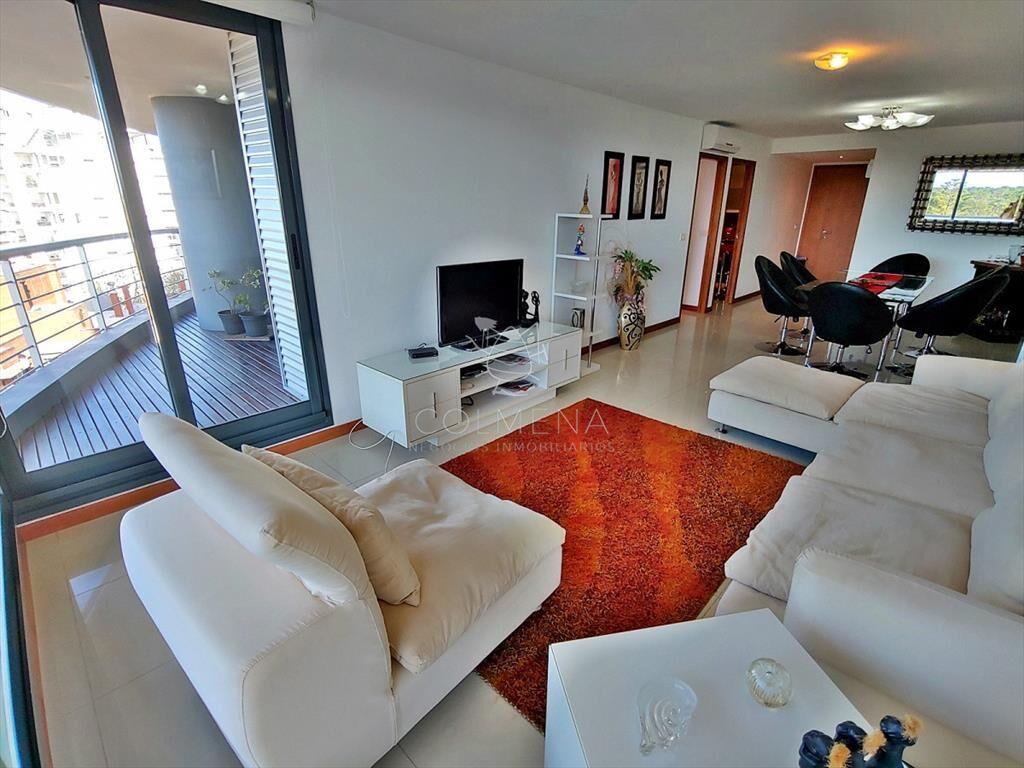 Apartamento en Torre de categoria.
