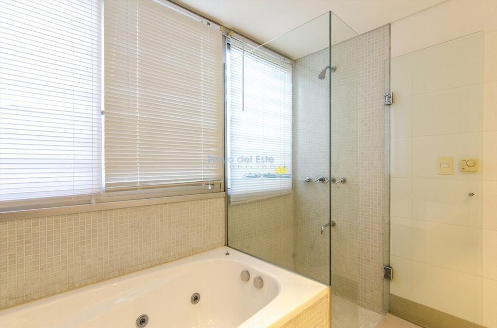 Apartamento Tres Dormitorios en Aqluiler Playa
