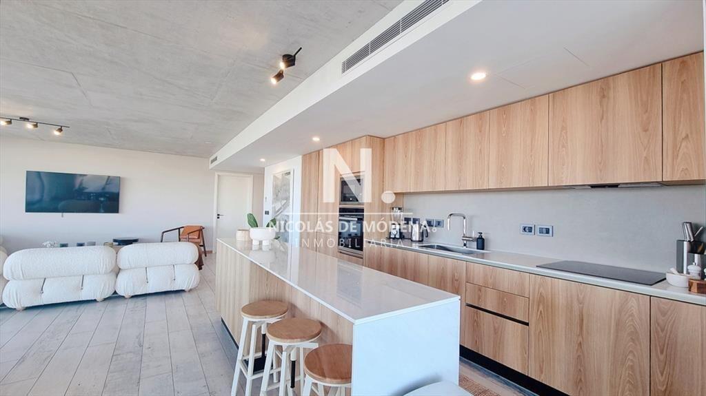 Apartamento piso bajo Surfside, 3 suites + den