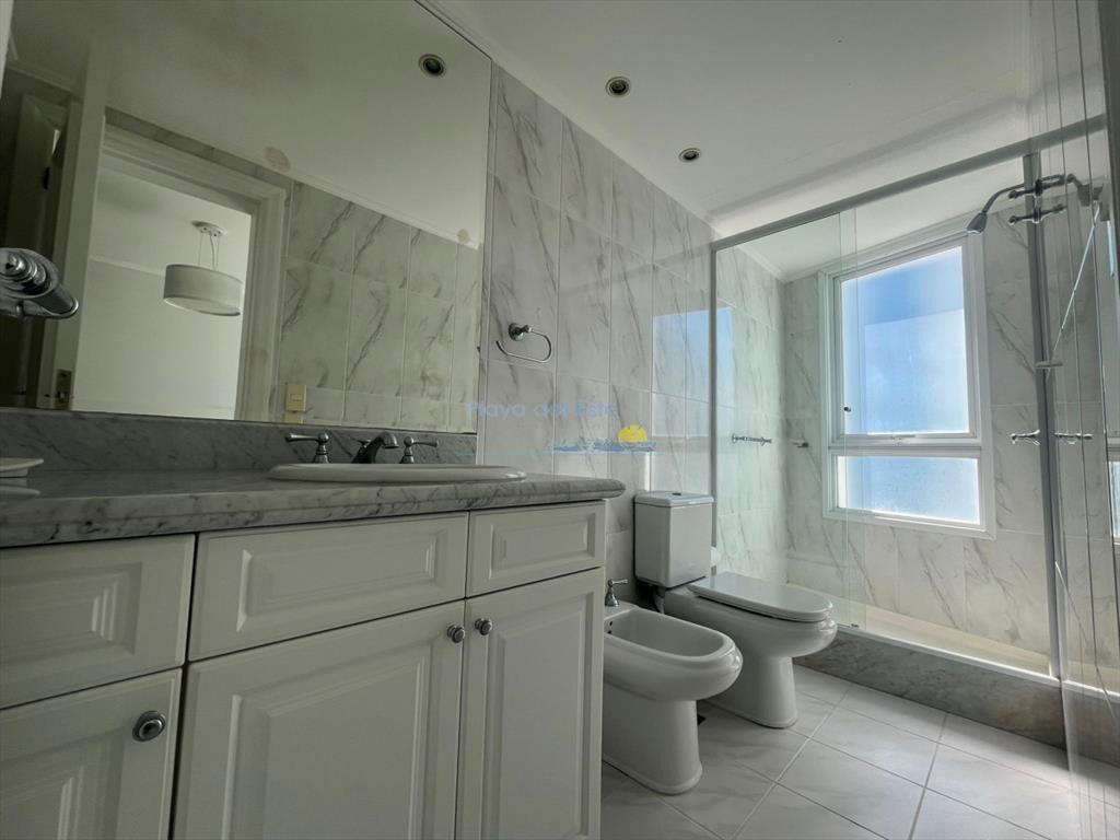 Apartamento en Venta en Torre Millenium , Punta ,