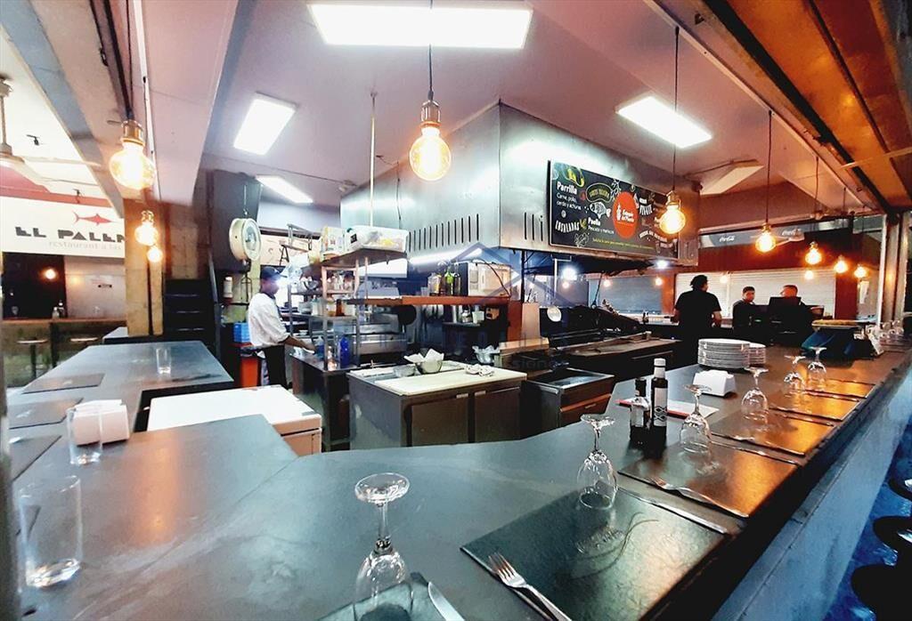LOCAL EN MERCADO DEL PUERTO - CIUDAD VIEJA - EXCELENTE UBIC