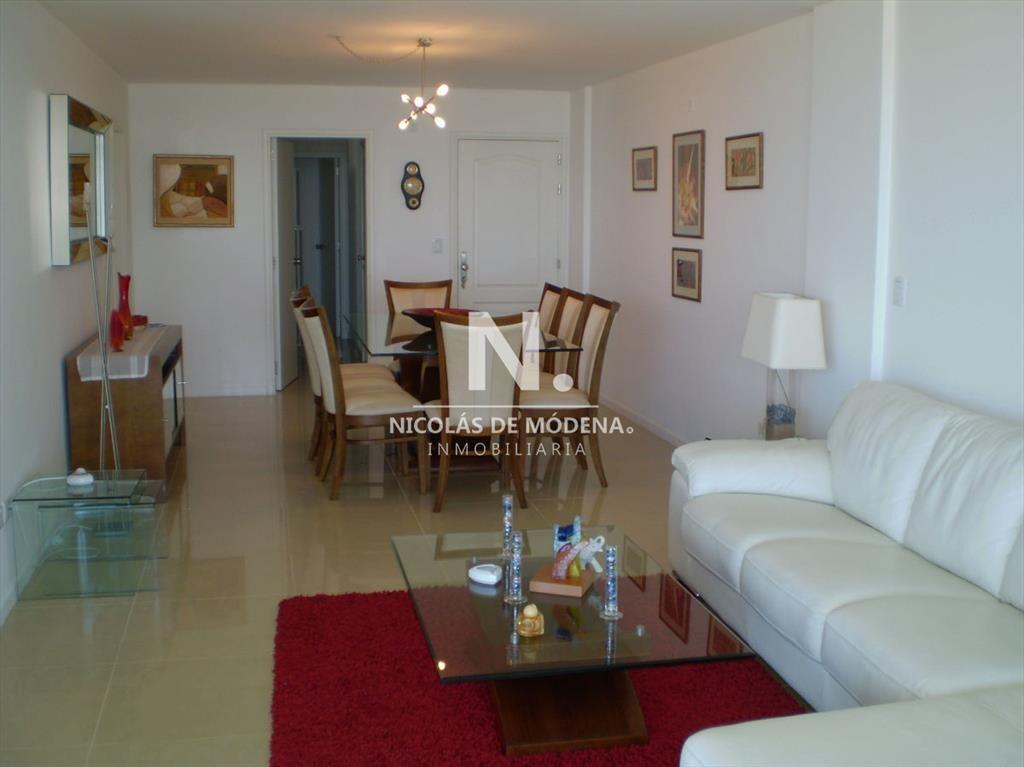 Vende apartamento de 3 dormitorios mas , con al ,