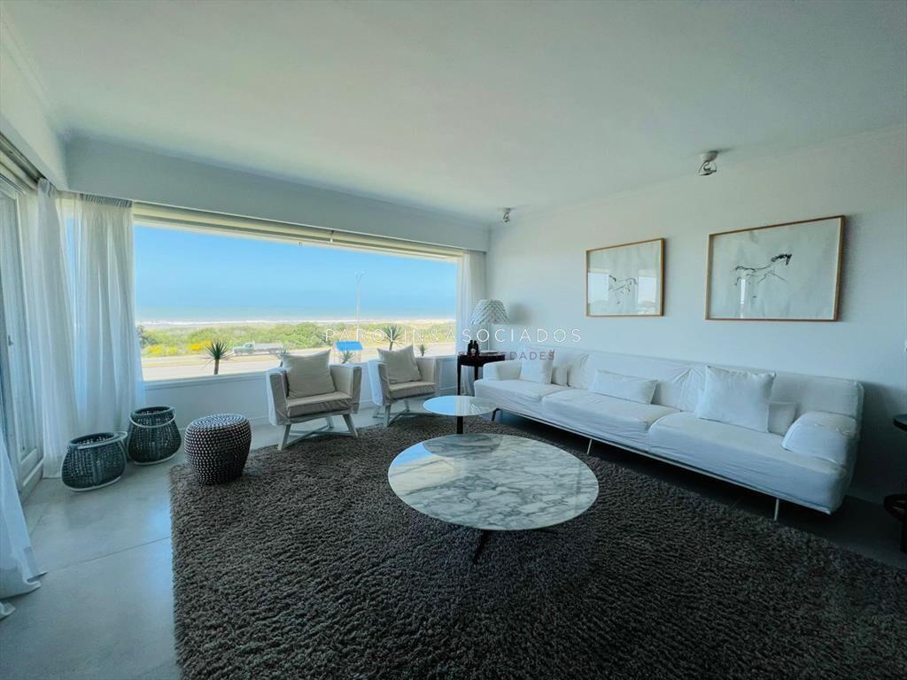 Semipiso de 3 dormitorios + dependencia en Punta