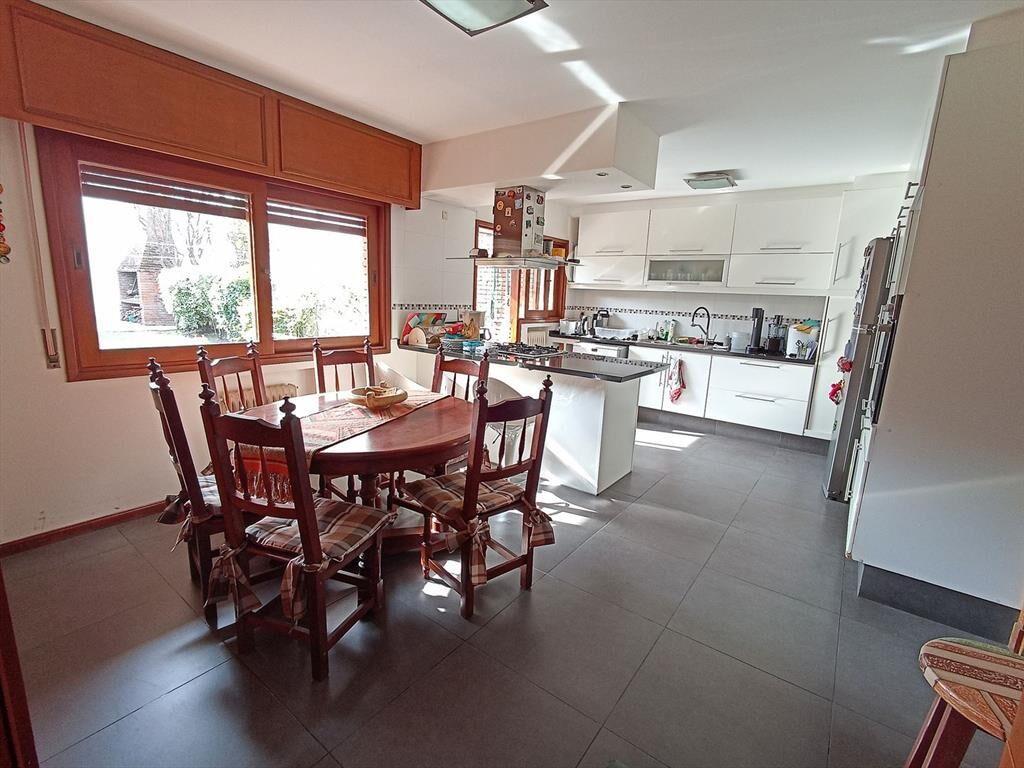 Venta Casa. 4 Dor, estar c/hogar, fondo con parrill, gje x3