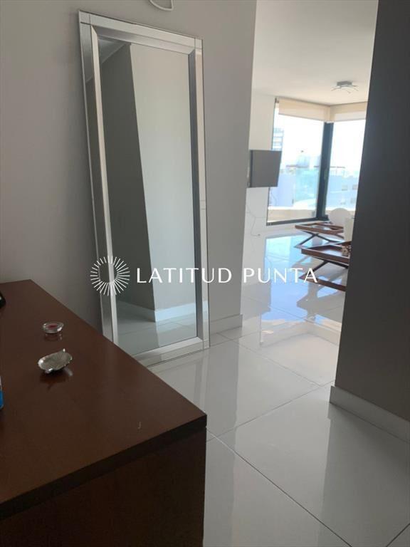 Apartamento de 3 dormitorios en Artower