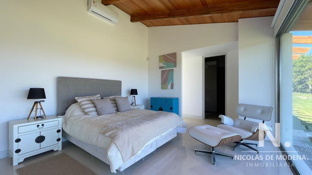 CASA EN VENTA - Pueblo Mio, 4 dormitorios, Manantiales