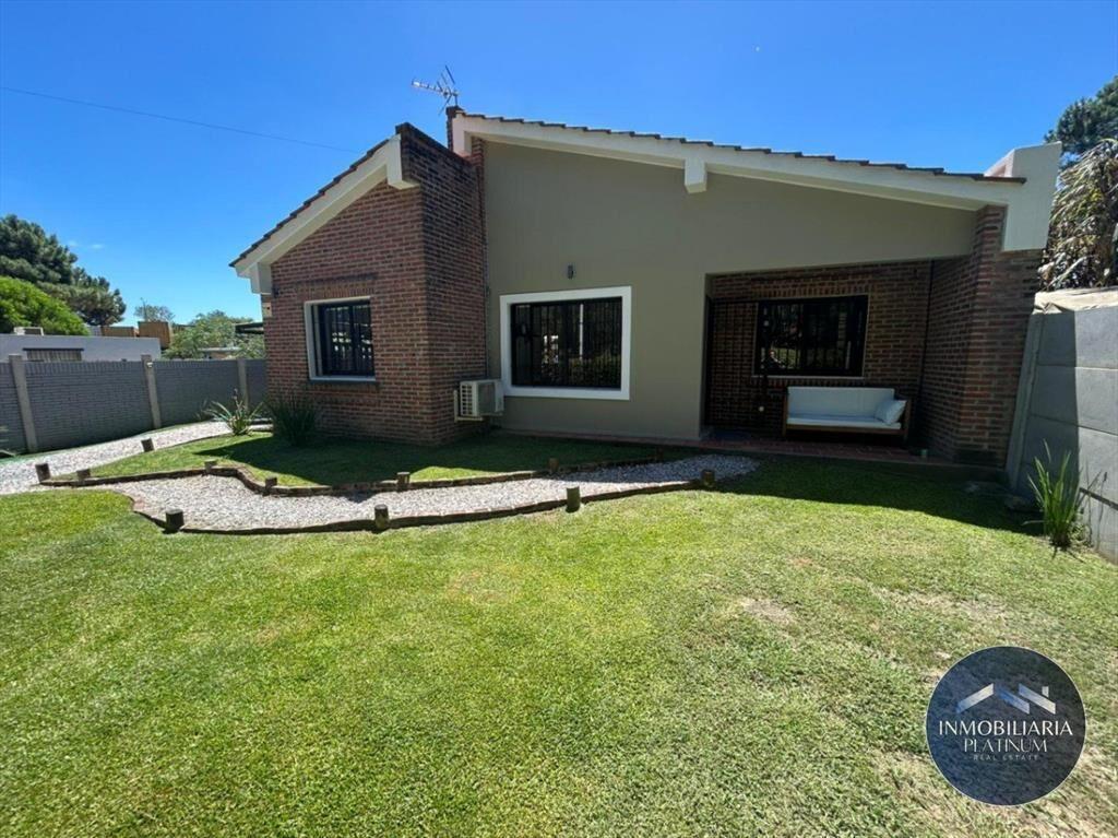 Casa en venta c/ cochera en El Pinar
