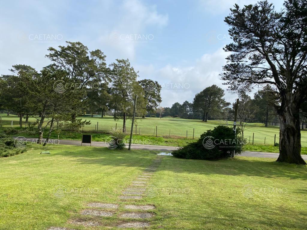 Venta casa 5 dormitorios. Golf, Punta del Este.