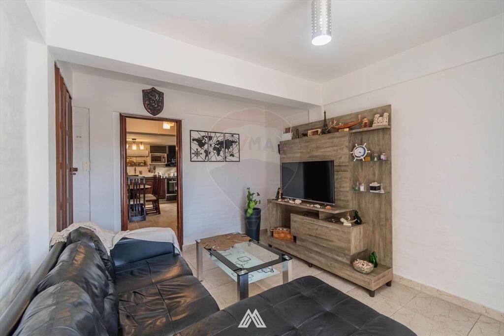 Venta casa dos dormitorios y cochera Nuevo París