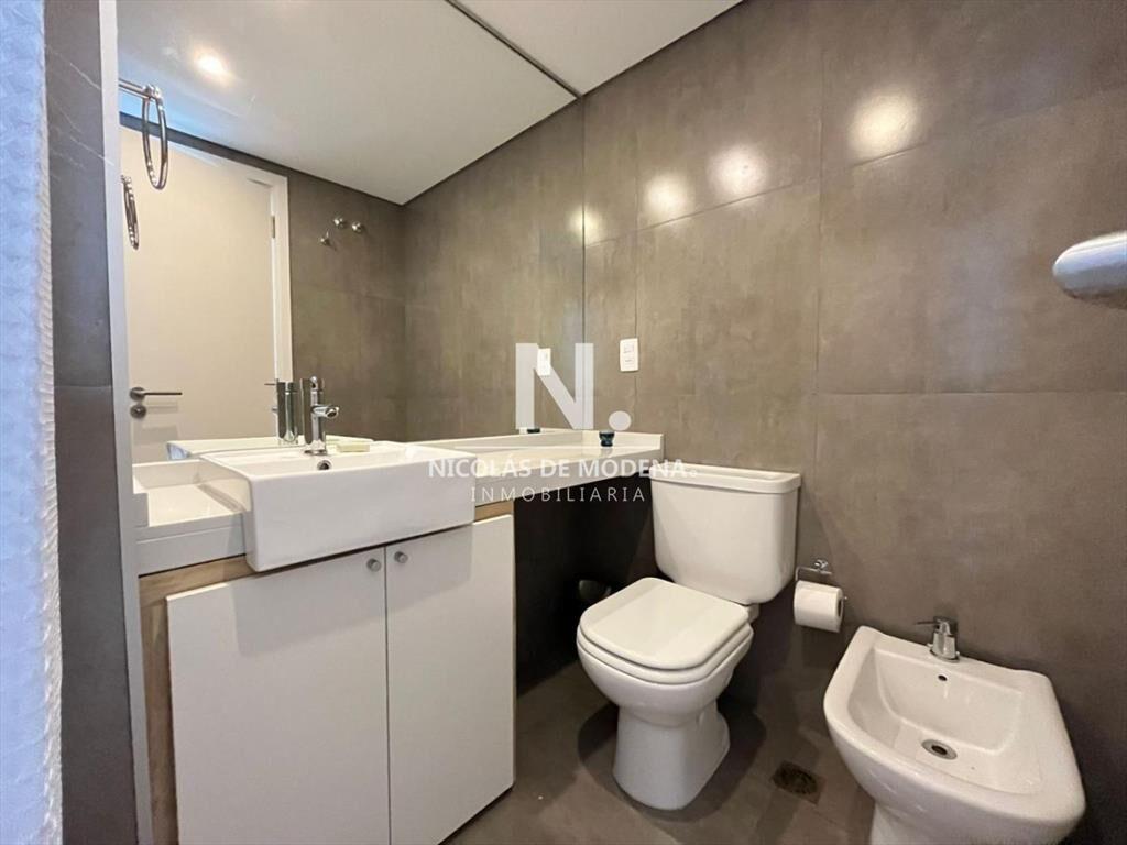 Vende apartamento de 2 dormitorios en Punta del