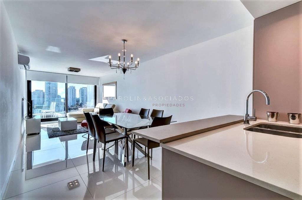 Venta de apartamento de dos dormitorios con dos