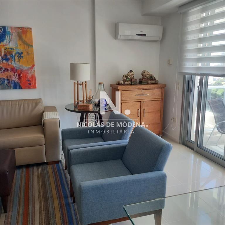 Vende apartamento de 2 dormitorios y medio, Punta