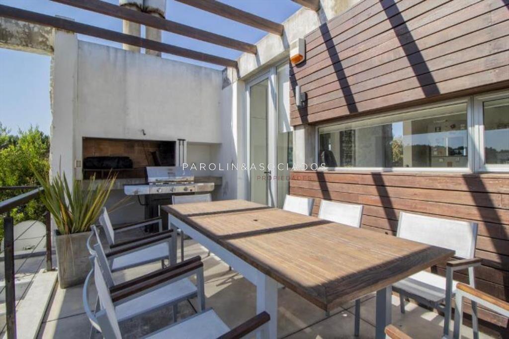 CASA EN VENTA DE 3 DORMITORIOS EN JOSE IGNACIO