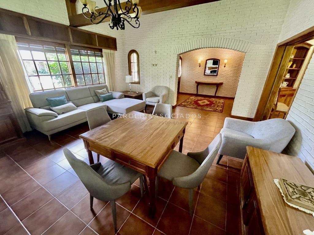 Excelente casa en Paradas
