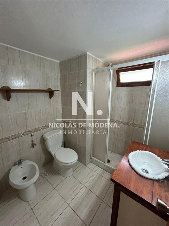 Vende casa con gran terreno en Pinares, Punta del