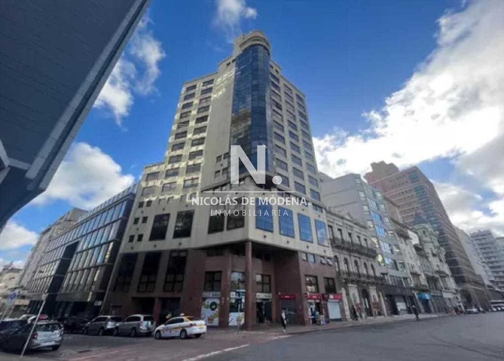 Venta y alquiler frente a plaza Independencia Montevideo, t